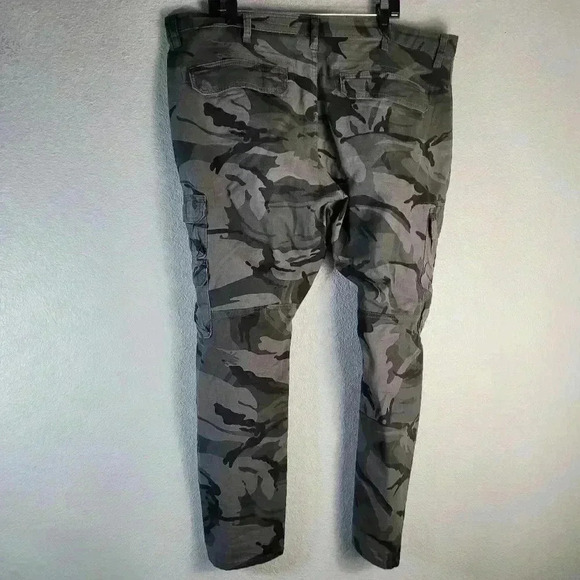 Wrangler Tapper Balck Camo Cargo Pants Sz 40x30 - Picture 2 of 8